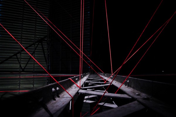 A.V_INST_RED STRING_Marian Van der Zwaan_SITE